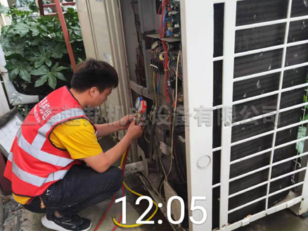 中央空调加制冷剂贵吗？