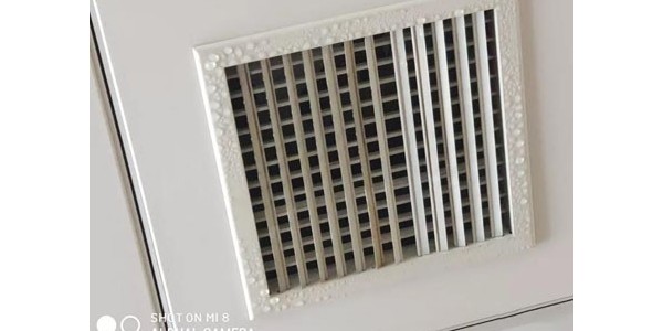 为什么中央空调出风口会有冷凝水？