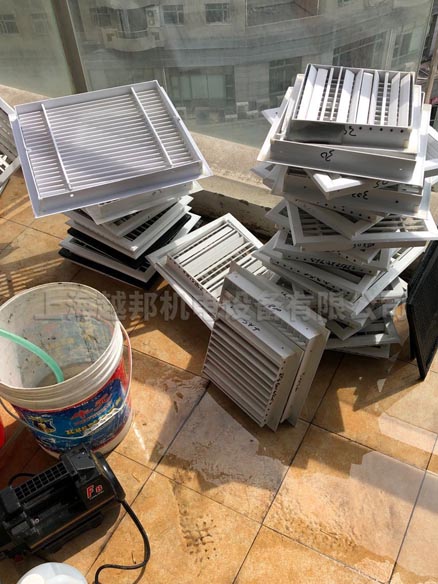 办公楼中央空调滤网清洗图： 金安大厦办公楼清洗保养工程 上海办公楼中央空调维保清洗