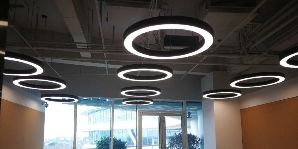 除了外观，吊顶式空调与风机盘管还有这些不一样！